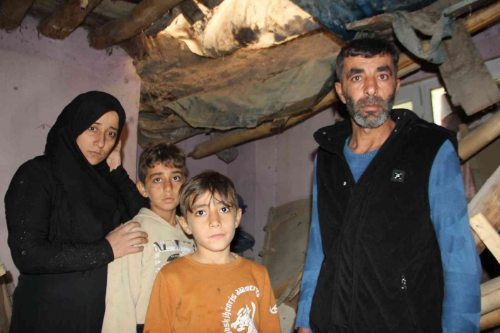 Yağmurda toprak evin damı çöktü: 1 yaralı