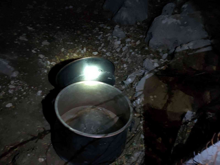 Bakır eşya hırsızları jandarmaya yakalandı