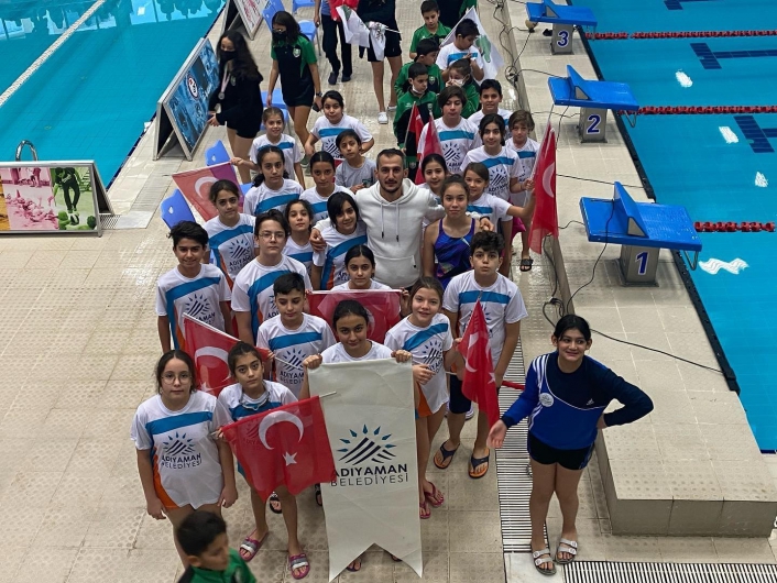 Başkan Kılınç, yüzmede dereceye giren sporcuları kutladı