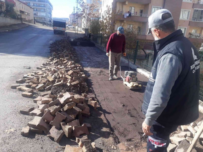 Gölbaşı´nda yol bakım çalışmaları devam ediyor