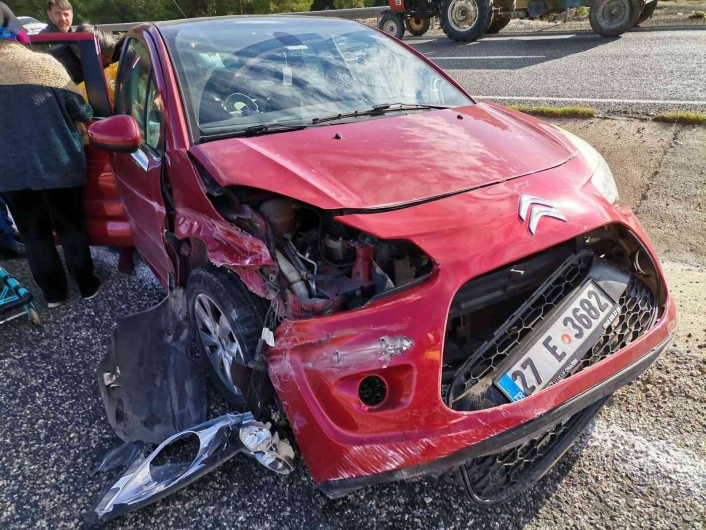 Adıyaman’da Otomobil bariyerlere çarptı 1 Yaralı