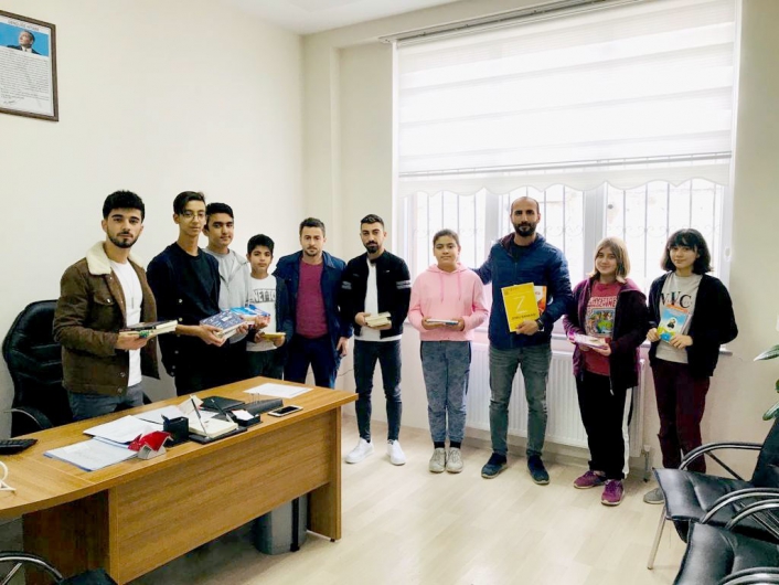 Üniversite öğrencileri Şehit Hakan Bali Okulunda kütüphane oluşturdu