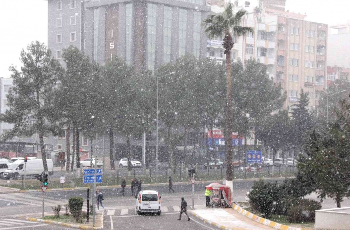 Adıyaman´a mevsimin ilk karı yağdı