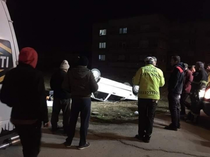 Adıyaman´da, otomobil takla attı: 2 yaralı