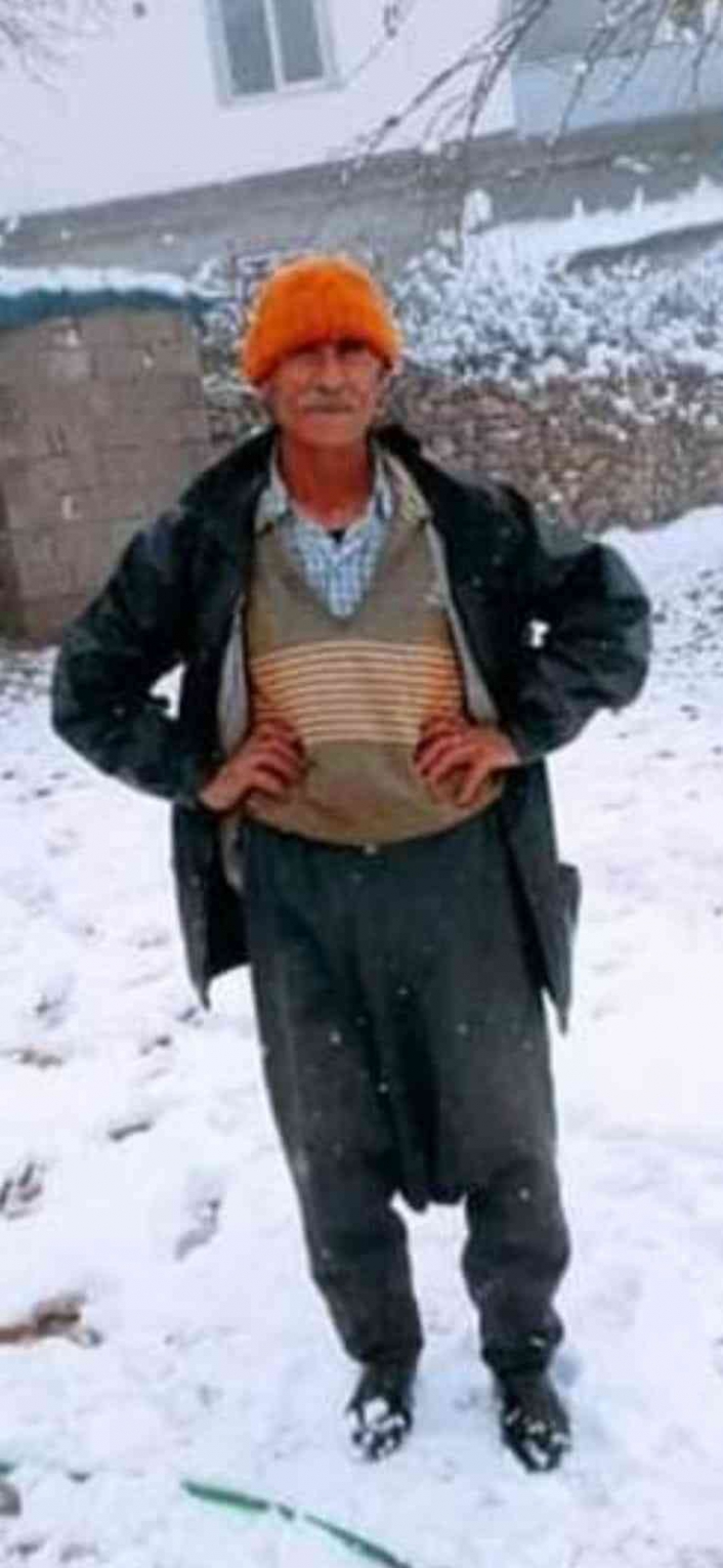 Kar kürürken hayatını kaybetti