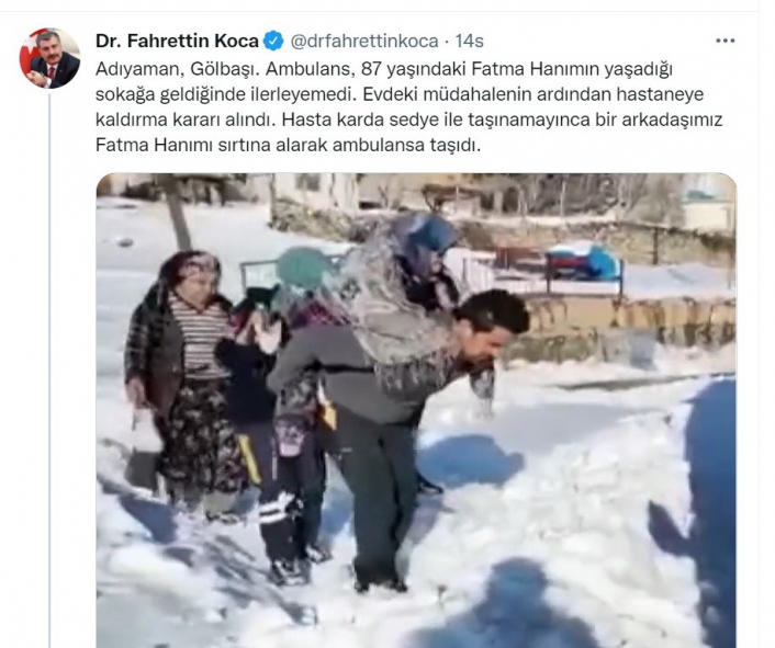 Sağlık görevlisinin sırtında taşıdığı kadından teşekkür