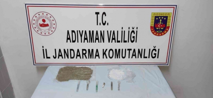 Şüpheli araçtan uyuşturucu ele geçirildi