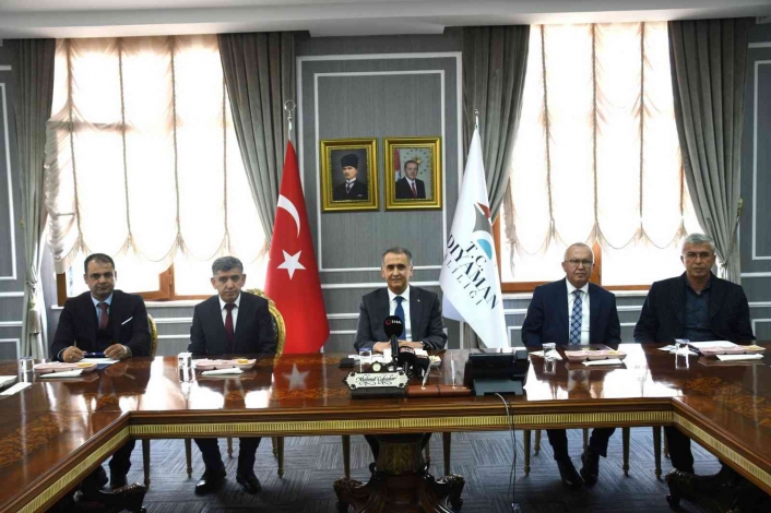 Adıyaman´da arılar badem bahçeleri ile buluşuyor
