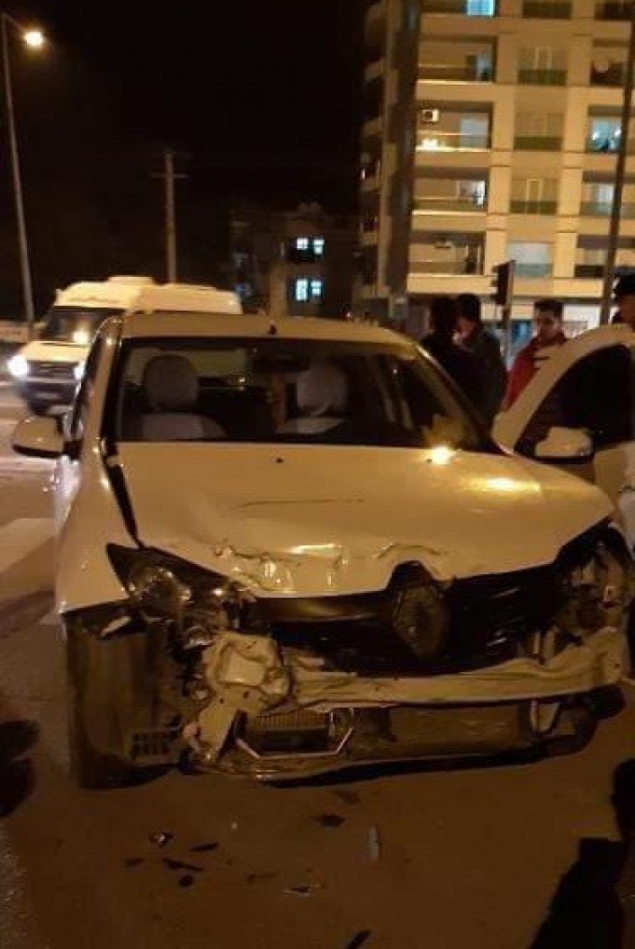 Adıyaman'da İki otomobil çarpıştı: 1 yaralı