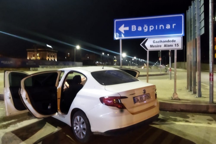 Kaza yapan sürücü aracı bırakıp kaçtı