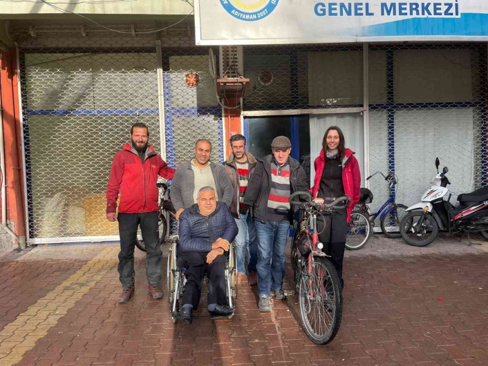 Bisiklet ile ülkeleri gezen çift Adıyaman´a geldi