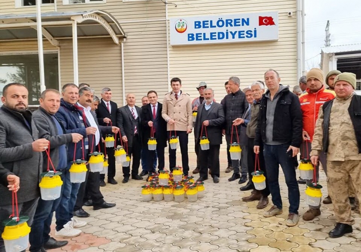 Gölbaşı´nda çiftçilere feromon tuzak dağıtımı yapıldı