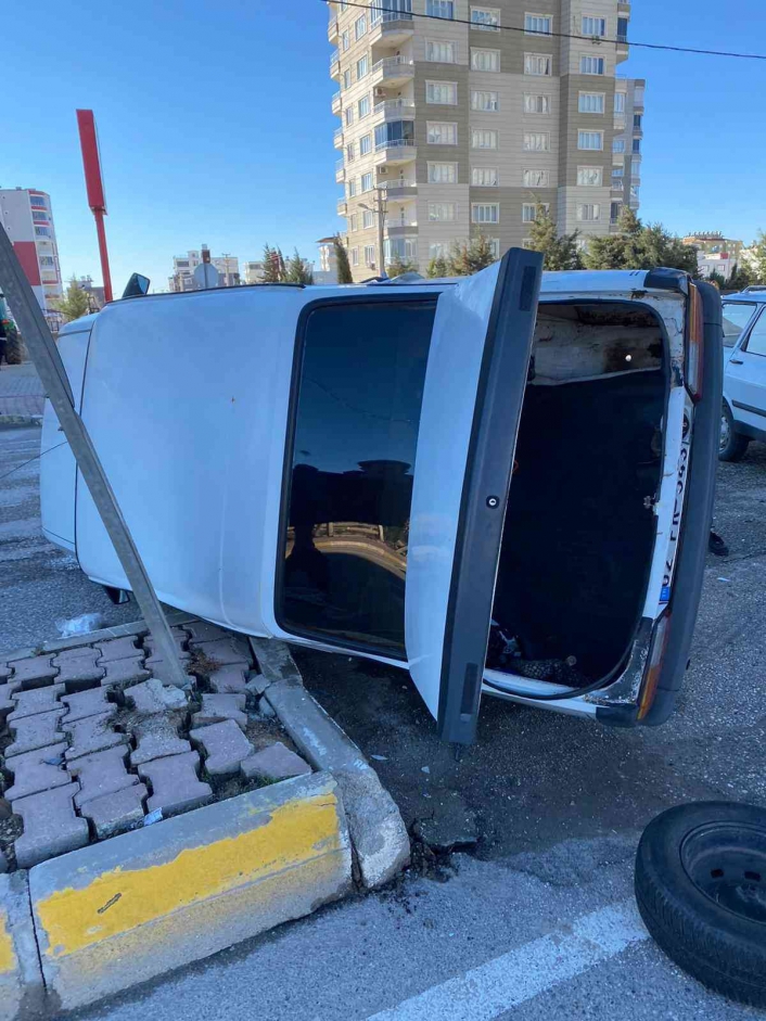 Adıyaman'da İki otomobil çarpıştı: 1 yaralı