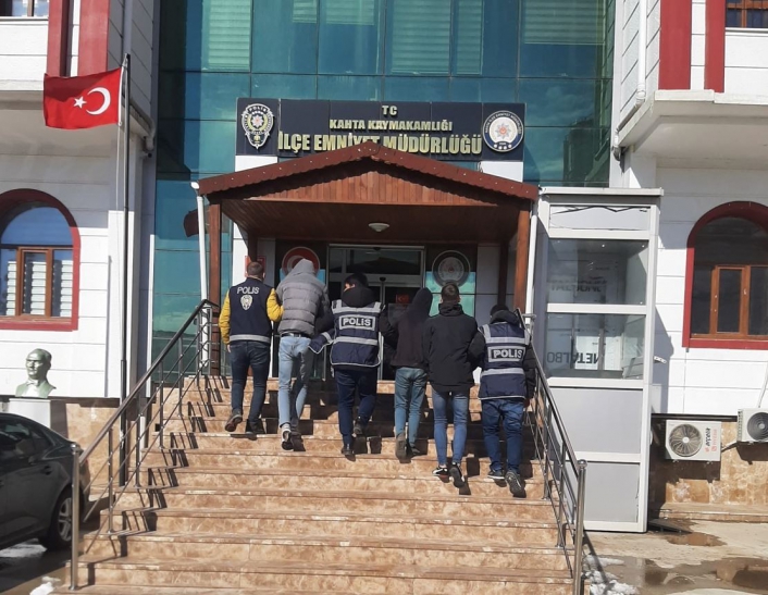 Kahta´daki ev hırsızları tutuklandı