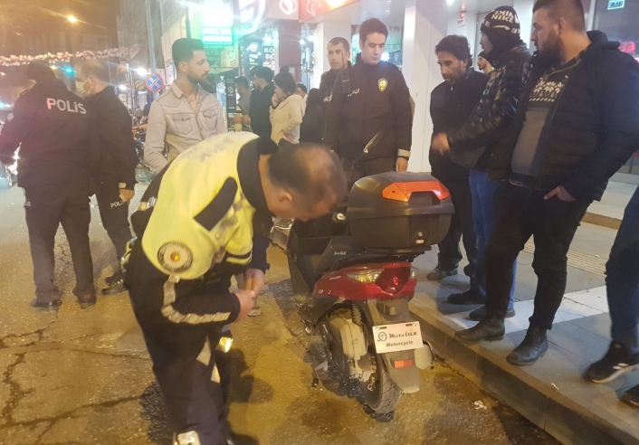 Otomobil ile elektrikli bisiklet çarpıştı: 1 yaralı