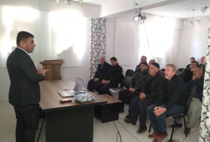 Samsatlı çiftçilere Antepfıstığı eğitimi verildi