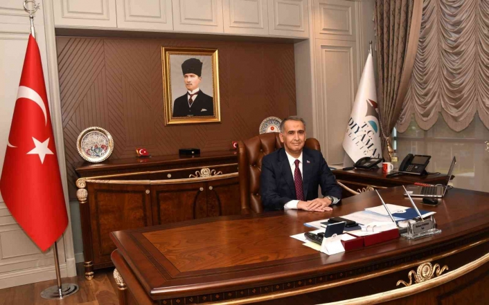 Vali Çuhadar´ın İstiklal Marşı´nın Kabulü ve Mehmet Akif Ersoy´u Anma Günü mesajı
