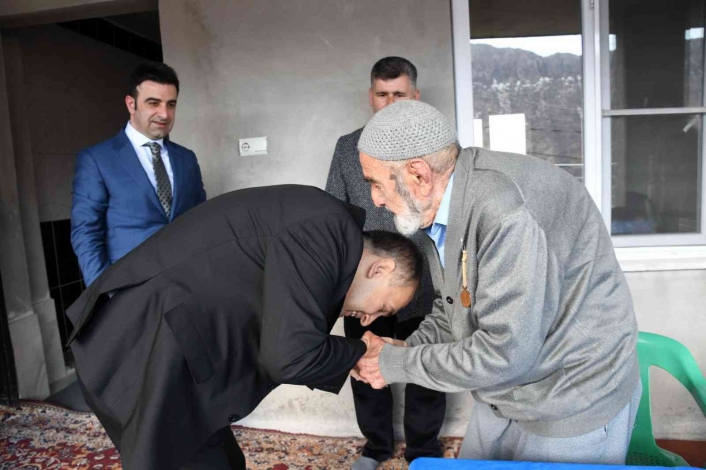 Vali Çuhadar, Kore gazileriyle bir araya geldi