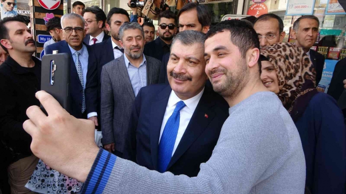 Sağlık Bakanı Koca´ya Adıyaman´da yoğun ilgi
