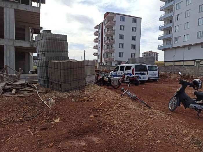 İnşaatın 4. katından düşen işçi ağır yaralandı