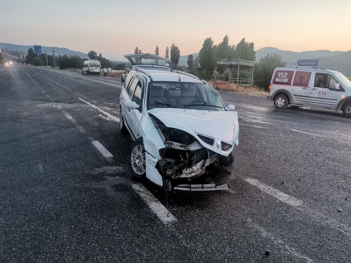 Adıyaman´da iki otomobil çarpıştı: 8 yaralı