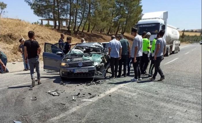 Adıyaman’da Otomobil ile kamyon çarpıştı: 4 yaralı
