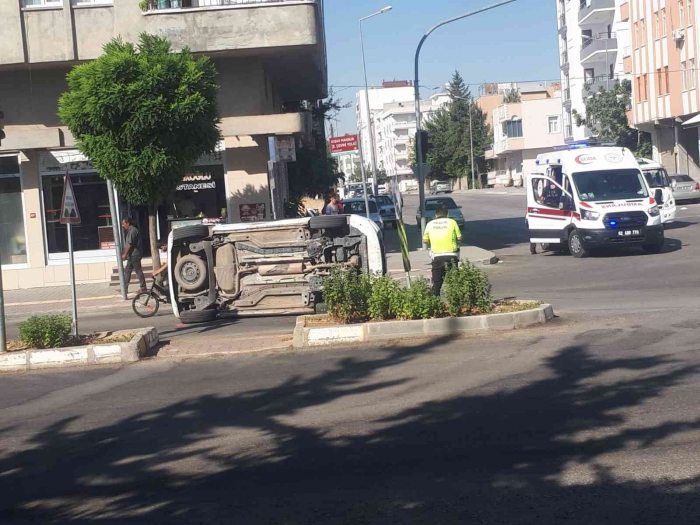 Adıyaman'da iki otomobil çarpıştı: 1 yaralı