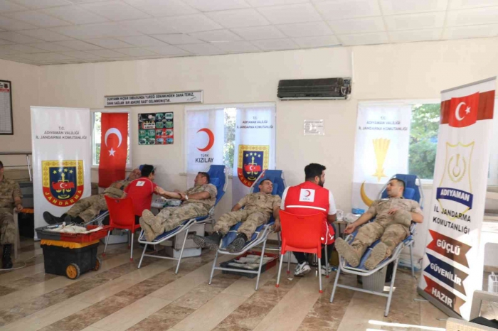 Jandarma personeli kan bağışında bulundu