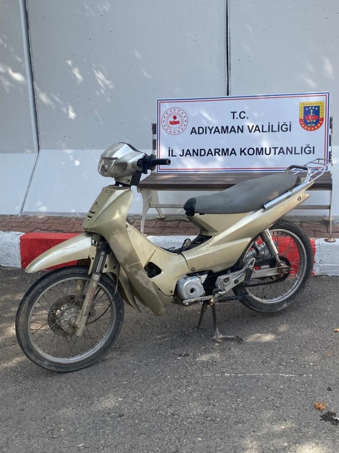 Vatandaşların ihbar ettiği şüpheli çalıntı motosikletle yakalandı
