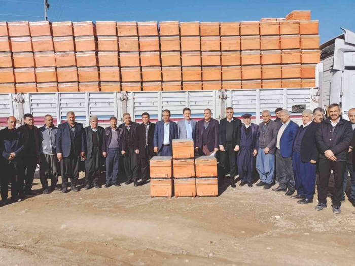 Sincikli arıcılara kovan desteği