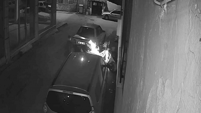 Tartıştığı arkadaşının motosikletini kolonya ile yaktı
