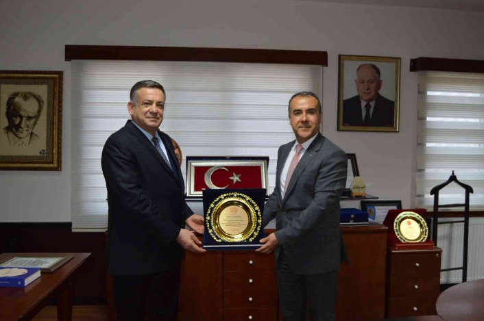 Ali Erdemoğlu´na teşekkür plaketi