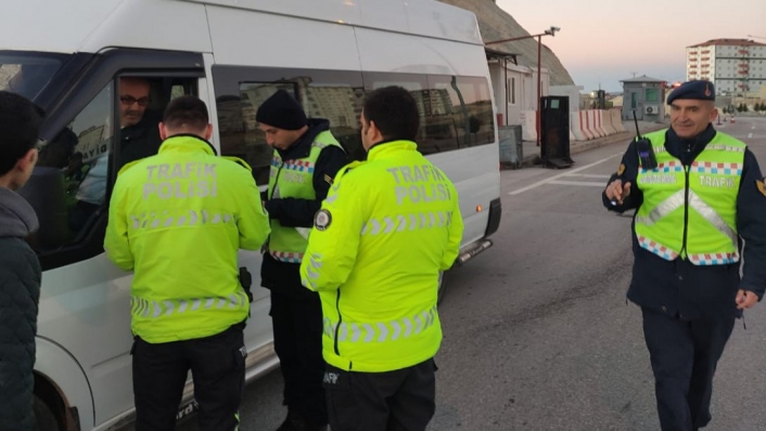 Besni´de servis araçları denetlendi