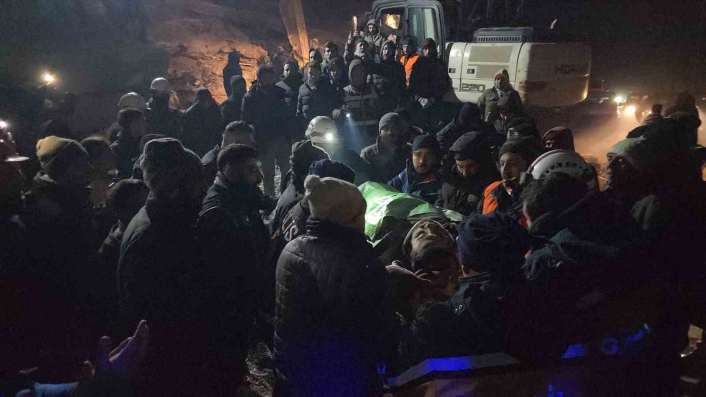 Adıyaman´da 29 yaşındaki genç 71 saat sonra sağ kurtarıldı
