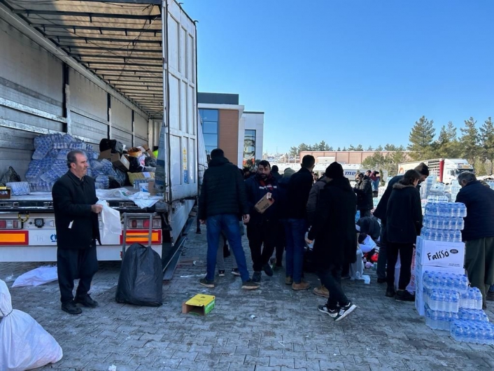 Adıyaman´daki bir fabrika, depremzedeler için yardım merkezine dönüştürüldü