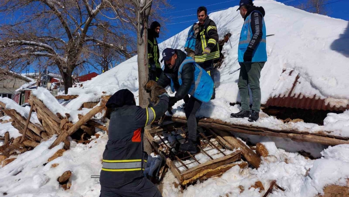 Altınordu Arama Kurtarma Ekibi deprem bölgesindeki çalışmalarını sürdürüyor