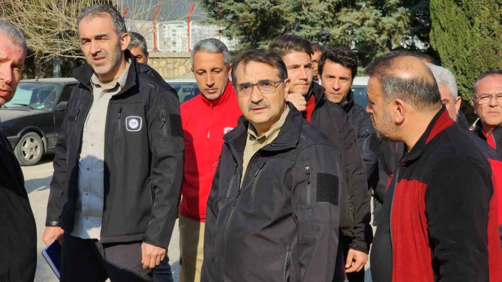 Bakan Dönmez, "Hem çalışanlarımız hem de bölge insanı 2 bin konteynerlik kent planlanıyor´