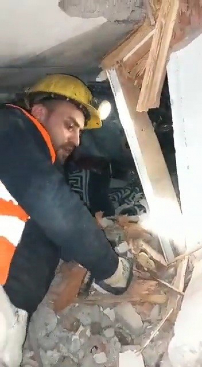 Madenciden enkazda kalan Ali Amca´ya: "Sana mancar yedireceğim Ali ağabey"