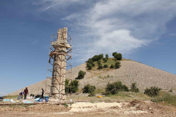 2 bin 43 yıllık `tokalaşma´ sütunu yeniden ayağa kaldırıldı