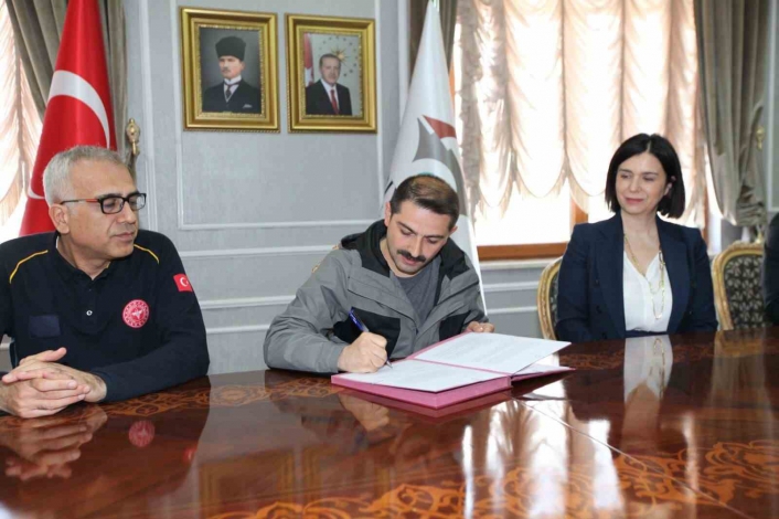 Depremde hasar gören Aile Sağlığı Merkezi yeniden yapılacak