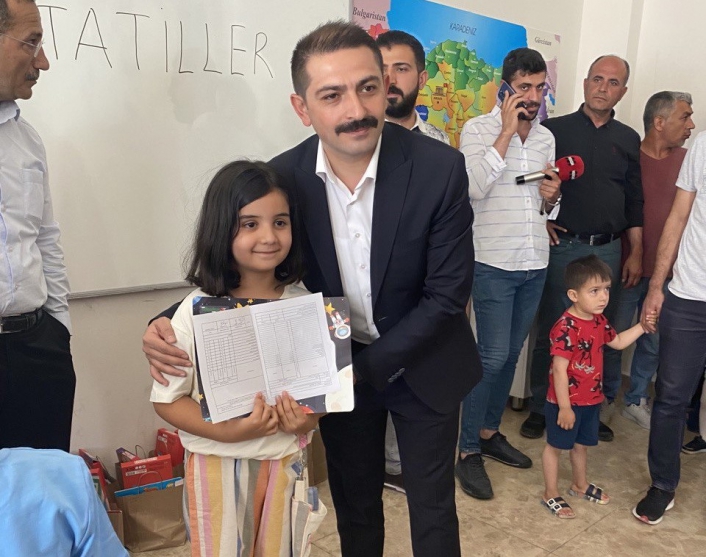 Deprem bölgesi Adıyaman´da 145 bin 652 öğrenci karne sevinci yaşadı