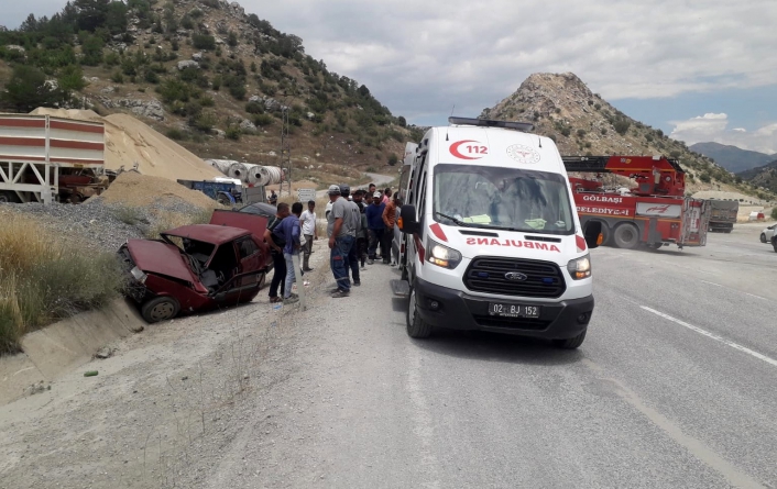 Gölbaşı´nda 2 otomobil çarpıştı: 3 yaralı