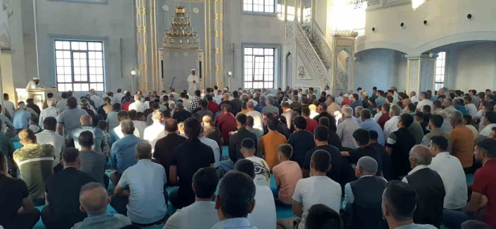 Sahabe Camii´nde ilk namaz kılındı