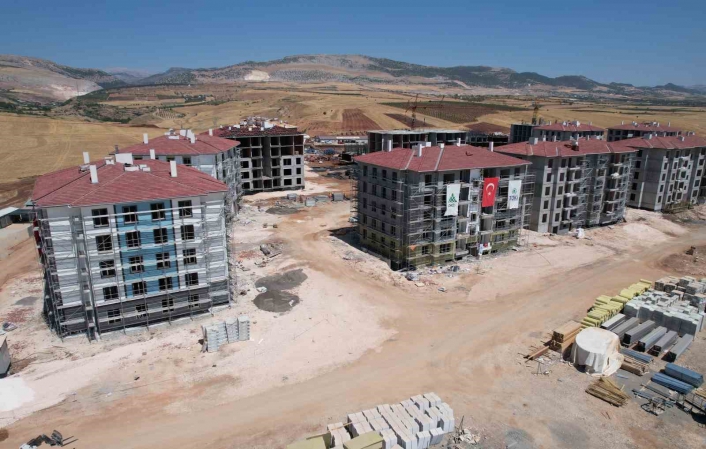 Kalıcı deprem konutları renkleniyor