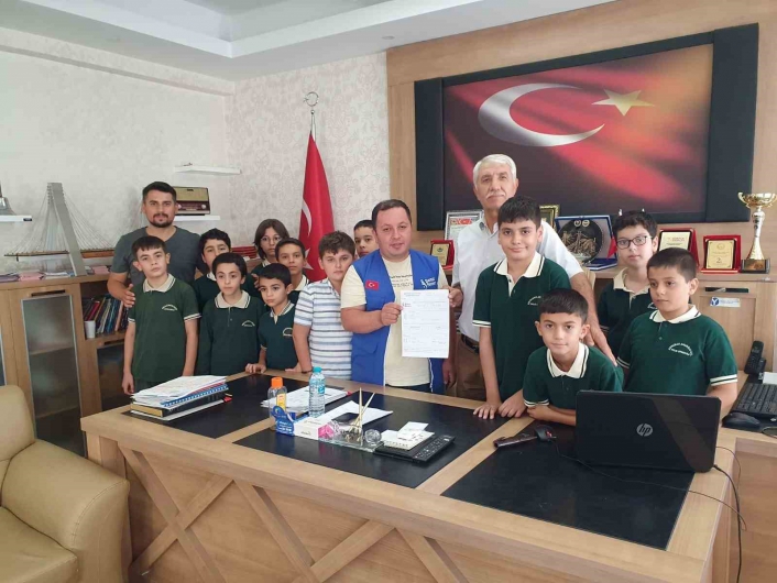 Depremzede öğrencilerden Fas´ta ki depremzedelere yardım