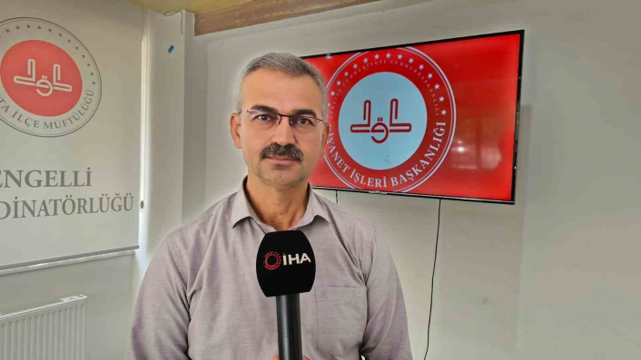 Kahta´daki 100 yetim aileye kırtasiye yardımı