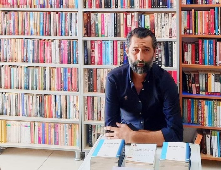 `Şiire Medfun´ okurlarıyla buluştu