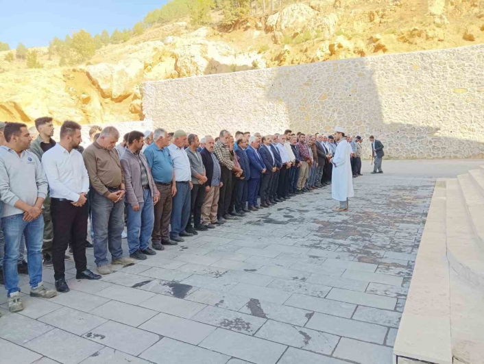 Çelikhan´da Filistinliler için gıyabi cenaze namazı kılındı