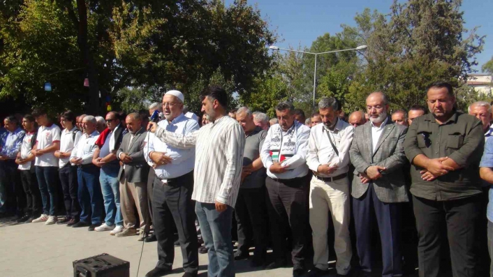 Filistin´de hayatını kaybedenler için gıyabi cenaze namazı kılındı