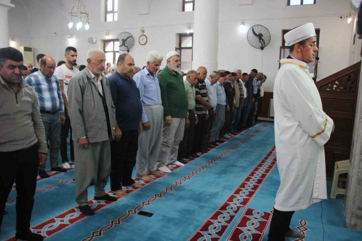 Filistin´de hayatını kaybedenler için gıyabi cenaze namazı kılındı